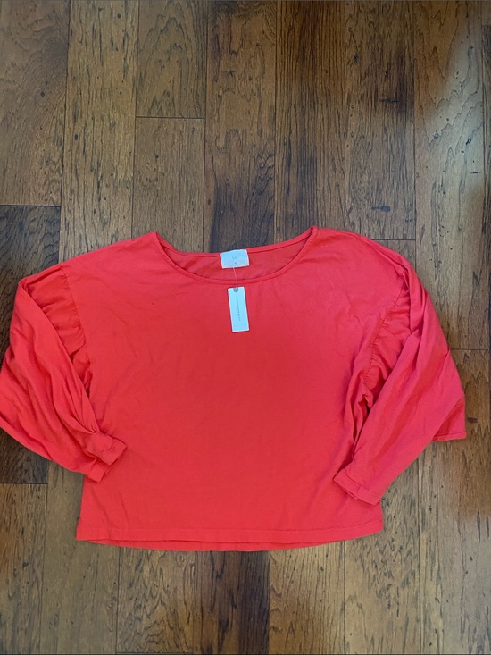 T.La Tops - NWT T.La women’s tshirt- medium